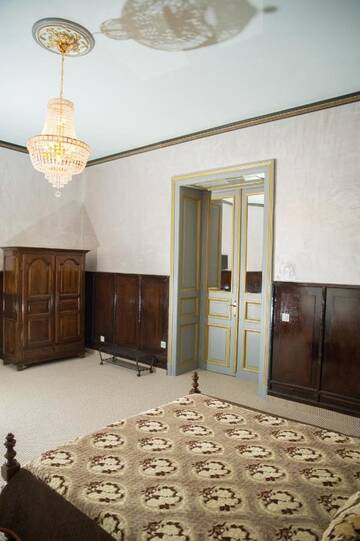 Фото номера Улучшенный двухместный номер с 1 кроватью Отель NF Palace Old City Bucharest г. Бухарест 8