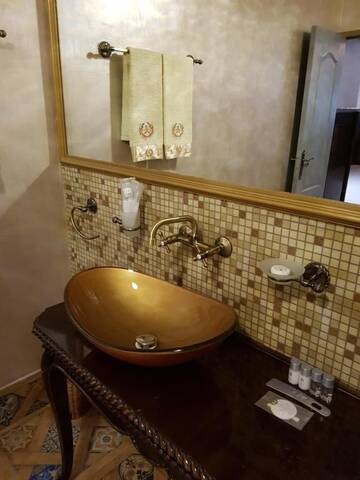 Фото номера Стандартный двухместный номер с 1 кроватью Отель NF Palace Old City Bucharest г. Бухарест 22