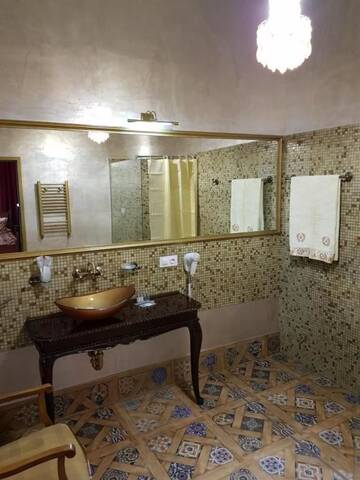 Фото номера Стандартный двухместный номер с 1 кроватью Отель NF Palace Old City Bucharest г. Бухарест 25