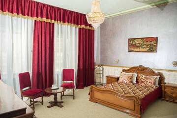 Фото номера Улучшенный двухместный номер с 1 кроватью Отель NF Palace Old City Bucharest г. Бухарест 17