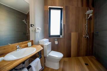 Фото номера Стандартный номер с кроватью размера &quot;queen-size&quot; Отель Brater Luxury г. Бухарест 5