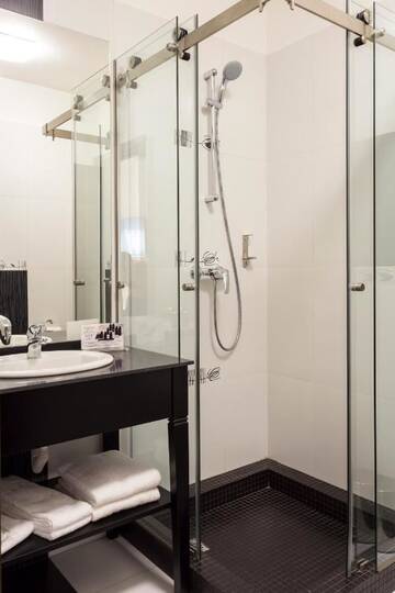 Фото номера Двухместный номер с 1 кроватью Отель Ganzo Boutique Hotel г. Бухарест 15