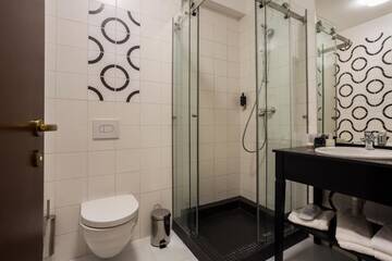 Фото номера Двухместный номер с 1 кроватью Отель Ganzo Boutique Hotel г. Бухарест 23