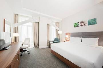 Фото номера Номер с кроватью размера «king-size» Отель Hilton Garden Inn Bucharest г. Бухарест 8