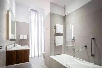 Фото номера Люкс с 1 спальней и кроватью размера «king-size» Отель Hilton Garden Inn Bucharest г. Бухарест 4