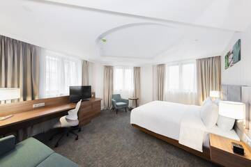 Фото номера Полулюкс с кроватью размера «king-size» Отель Hilton Garden Inn Bucharest г. Бухарест 3