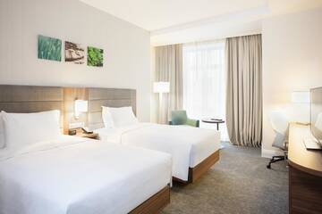 Фото номера Двухместный номер с 2 отдельными кроватями Отель Hilton Garden Inn Bucharest г. Бухарест 3