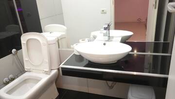 Фото номера Двухместный номер Делюкс с 1 кроватью и ванной Гостевой дом Hello Villa г. Бухарест 16