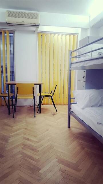 Фото номера Кровать в общем 4-местном номере для мужчин и женщин Хостелы Sleep Inn Hostel г. Бухарест 5