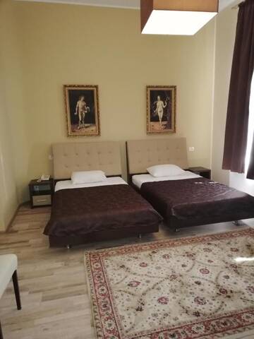 Фото номера Двухместный номер с 2 отдельными кроватями Отель Hotel Reginetta г. Бухарест 2