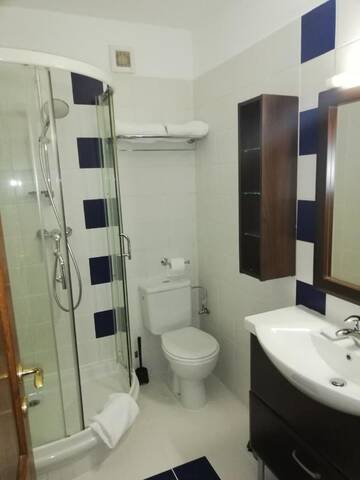 Фото номера Четырехместный номер Отель Hotel Reginetta г. Бухарест 4