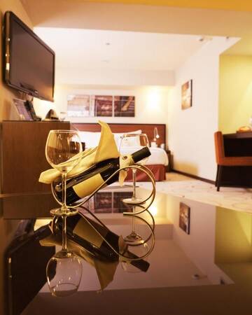 Фото номера Полулюкс Отель DoubleTree by Hilton Bucharest Unirii Square г. Бухарест 4
