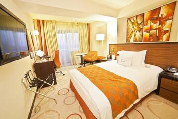 Фото номера Одноместный номер Отель DoubleTree by Hilton Bucharest Unirii Square г. Бухарест 5