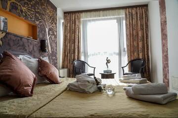 Фото номера Двухместный номер с 1 кроватью и балконом Отель Hotel Razvan г. Бухарест 5
