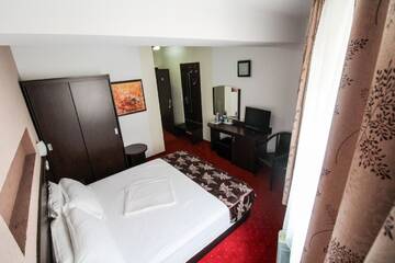 Фото номера Двухместный номер с 1 кроватью и балконом Отель Hotel Razvan г. Бухарест 16