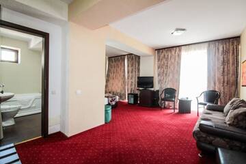 Фото номера Двухместный номер с 1 кроватью и балконом Отель Hotel Razvan г. Бухарест 17