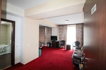 Фото номера Двухместный номер с 1 кроватью и балконом Отель Hotel Razvan г. Бухарест 18