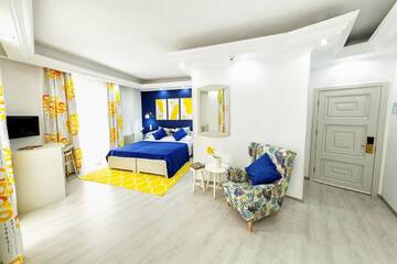 Фото номера Улучшенный двухместный номер с 1 кроватью Отель Relax Comfort Suites Hotel г. Бухарест 14