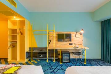 Фото номера Стандартный двухместный номер с 2 отдельными кроватями Отель ibis Styles Bucharest Erbas г. Бухарест 2
