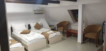 Фото номера Люкс с 2 спальнями Отель Hotel Top Central г. Бухарест 2