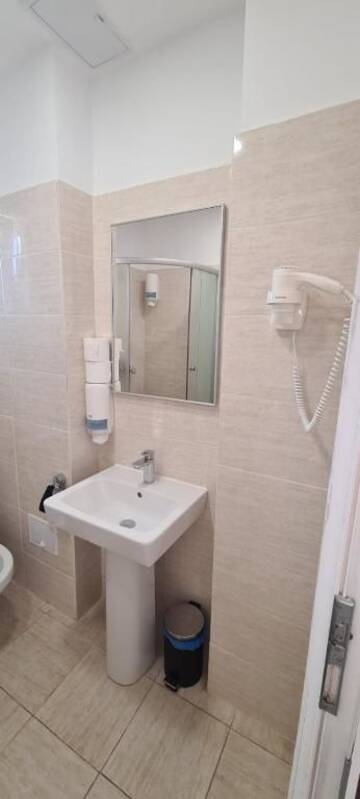 Фото номера Улучшенный двухместный номер с 1 кроватью Отель Hotel Top Central г. Бухарест 12