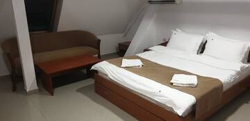 Фото номера Люкс с 2 спальнями Отель Hotel Top Central г. Бухарест 3