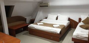 Фото номера Люкс с 2 спальнями Отель Hotel Top Central г. Бухарест 4