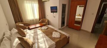 Фото номера Улучшенный двухместный номер с 1 кроватью Отель Hotel Top Central г. Бухарест 15