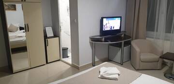 Фото номера Улучшенный двухместный номер с 1 кроватью Отель Hotel Top Central г. Бухарест 22