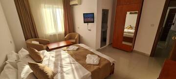 Фото номера Улучшенный двухместный номер с 1 кроватью Отель Hotel Top Central г. Бухарест 5