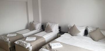Фото номера Стандартный трехместный номер Отель Hotel Top Central г. Бухарест 9