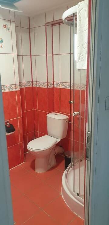 Фото номера Стандартный трехместный номер Отель Hotel Top Central г. Бухарест 11