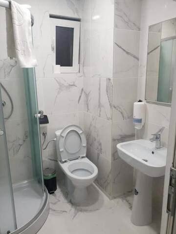 Фото номера Улучшенный двухместный номер с 1 кроватью Отель Hotel Top Central г. Бухарест 29