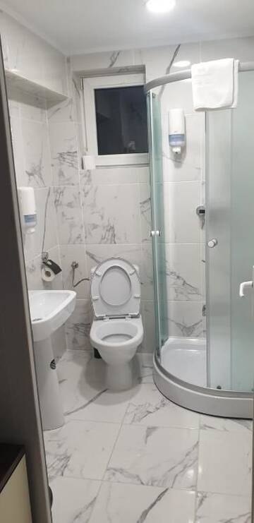 Фото номера Улучшенный двухместный номер с 1 кроватью Отель Hotel Top Central г. Бухарест 27