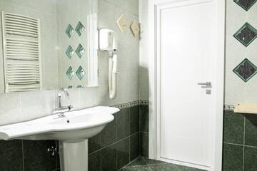 Фото номера Улучшенный двухместный номер с 1 кроватью Отель Casa Gabriela г. Бухарест 21