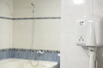 Фото номера Улучшенный двухместный номер с 1 кроватью Отель Casa Gabriela г. Бухарест 9