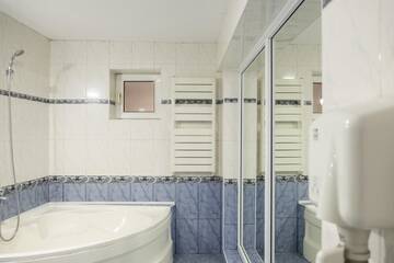 Фото номера Улучшенный двухместный номер с 1 кроватью Отель Casa Gabriela г. Бухарест 15