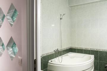 Фото номера Улучшенный двухместный номер с 1 кроватью Отель Casa Gabriela г. Бухарест 18