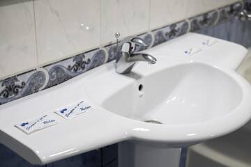 Фото номера Улучшенный двухместный номер с 1 кроватью Отель Casa Gabriela г. Бухарест 13