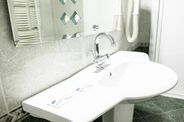 Фото номера Улучшенный двухместный номер с 1 кроватью Отель Casa Gabriela г. Бухарест 19
