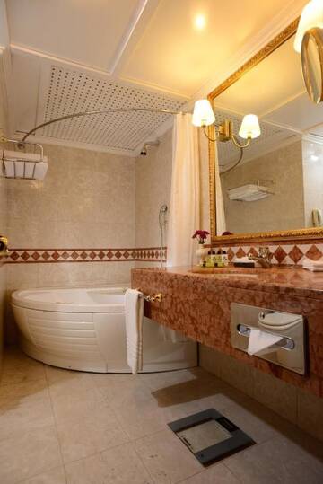 Фото номера Люкс с 1 спальней Отель Intercontinental Hotel Bucharest г. Бухарест 10