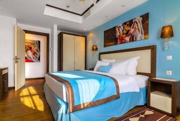 Фото номера VIP-люкс Epoque с террасой и бесплатным Wi-Fi Отель Epoque Hotel - Relais &amp; Chateaux г. Бухарест 4