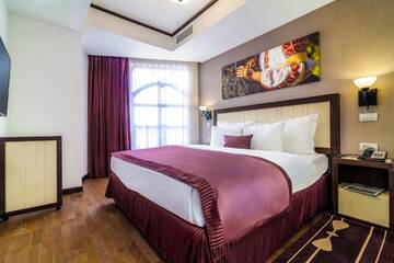 Фото номера Представительский люкс с бесплатным Wi-Fi Отель Epoque Hotel - Relais &amp; Chateaux г. Бухарест 3