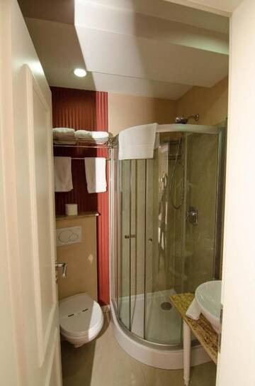 Фото номера Стандартный двухместный номер с 1 кроватью Отель Hotel Boutique Monaco г. Бухарест 7