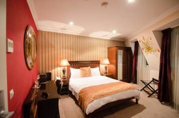 Фото номера Улучшенный двухместный номер с 1 кроватью Отель Hotel Boutique Monaco г. Бухарест 4