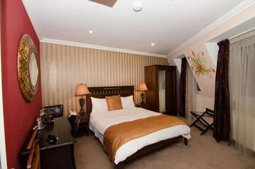 Фото номера Улучшенный двухместный номер с 1 кроватью Отель Hotel Boutique Monaco г. Бухарест 11