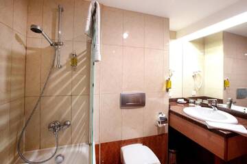 Фото номера Двухместный номер с 1 кроватью Отель Hotel Duke Romana г. Бухарест 3