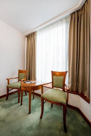 Фото номера Двухместный номер эконом-класса с 2 отдельными кроватями Отель Hotel Duke Romana г. Бухарест 7