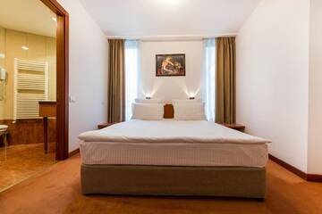 Фото номера Полулюкс Отель Hotel Duke Romana г. Бухарест 2