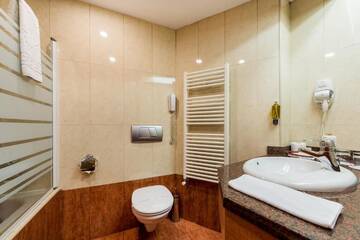 Фото номера Полулюкс Отель Hotel Duke Romana г. Бухарест 9